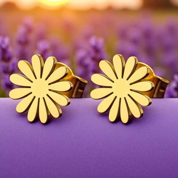🆕️Minimalist Daisy Flower Stud Earrings 18K Gold Plated Stainless Steel - Picture 1 of 8